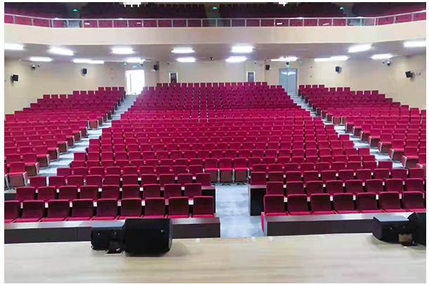 天津某技校多功能廳選用英國(guó)Tur...